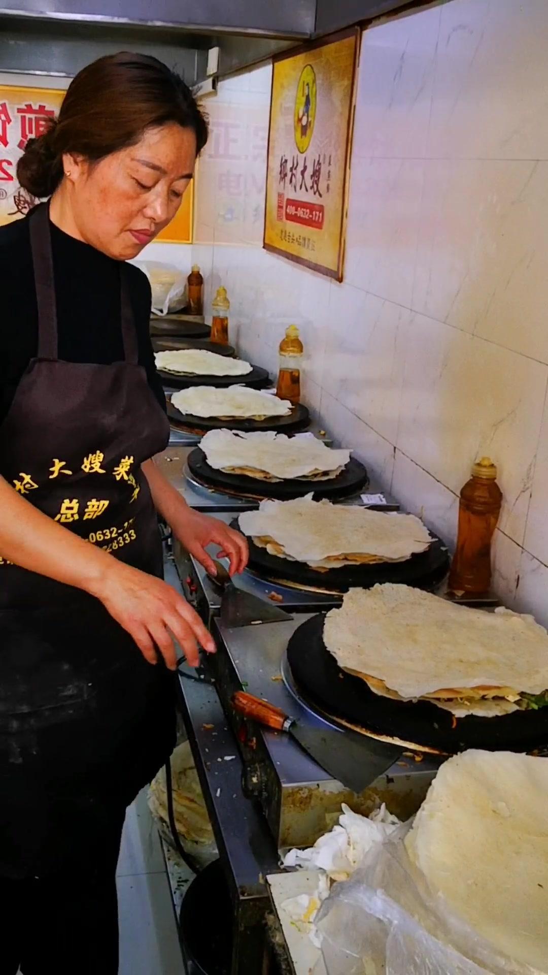 菜煎饼制作流程手法一对一教你做美食小吃培训滕州菜煎饼菜煎饼皮手