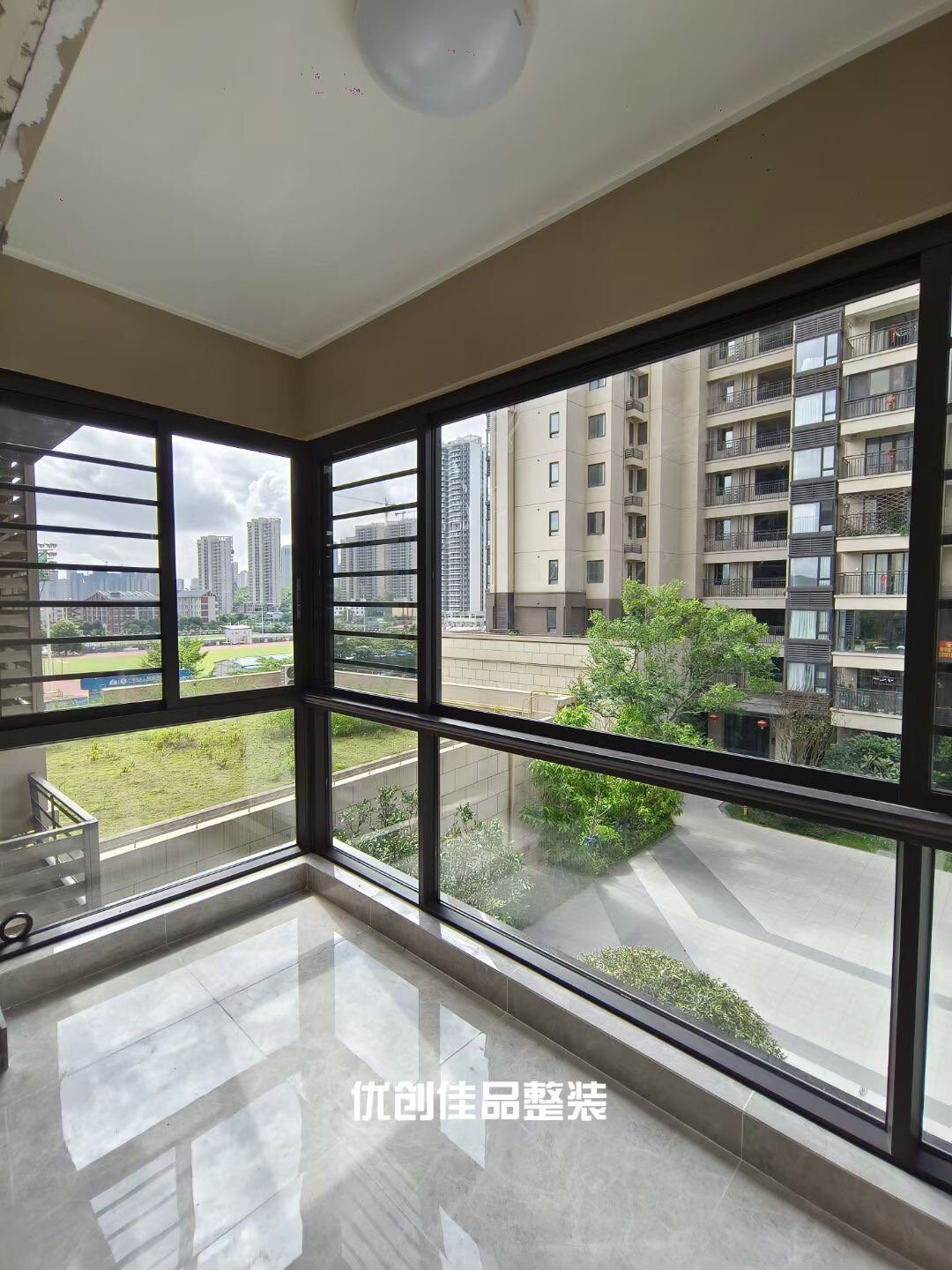 蓝光五轨推拉窗