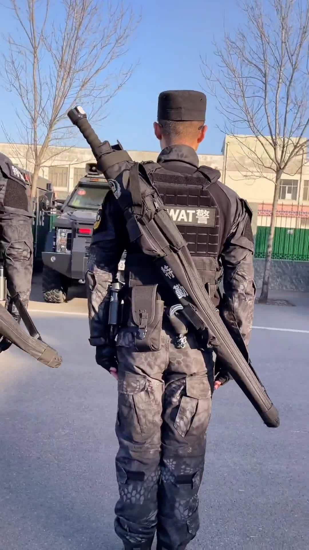 警察"大宝剑"!来源:张店警方-度小视