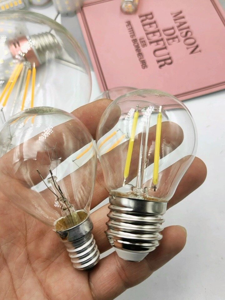 led复古灯泡与钨丝灯泡对比