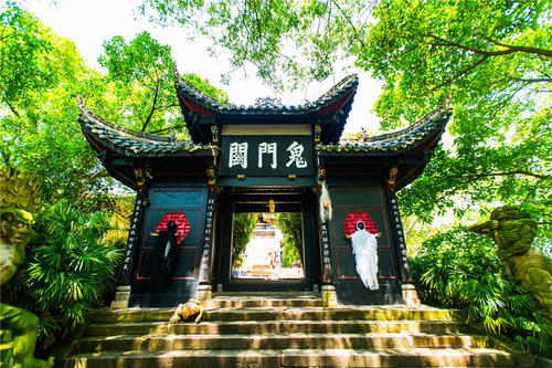 绮语害世人 果报惨重(绮语)