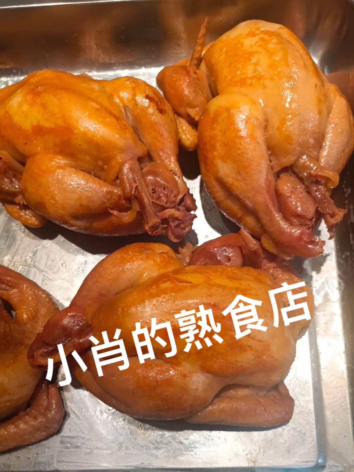 一家店就能吃到烧鸡熏鸡还有甜辣鸭翅鸭锁骨等超多美食!