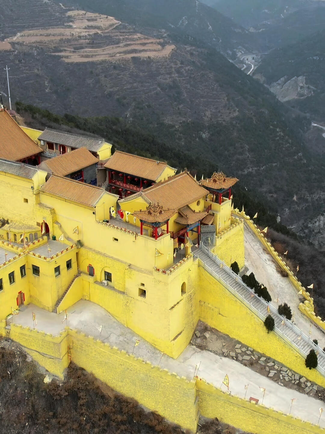 山西临汾"小布达拉宫"天寿山世尊院