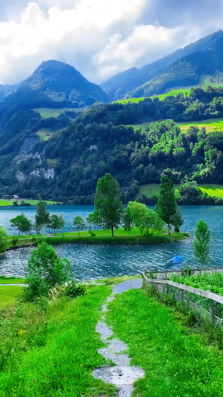 山清水秀,秀丽山河