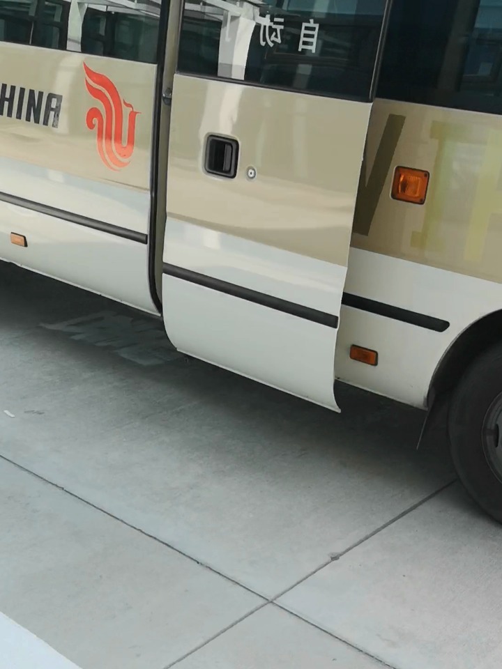 普通经济舱旅客如何搭乘机场vip摆渡车?