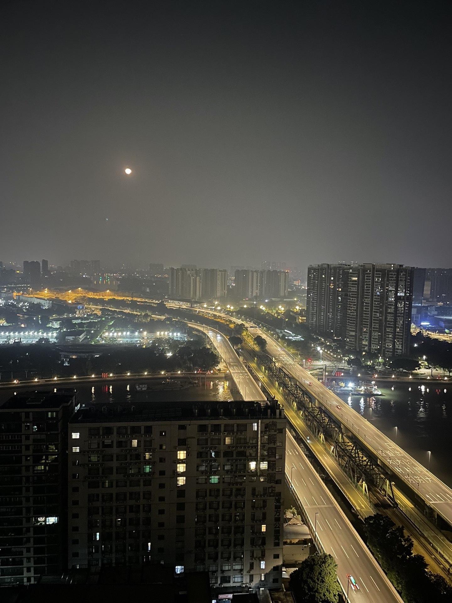 今天凌晨三点半羊城白鹅潭景色
