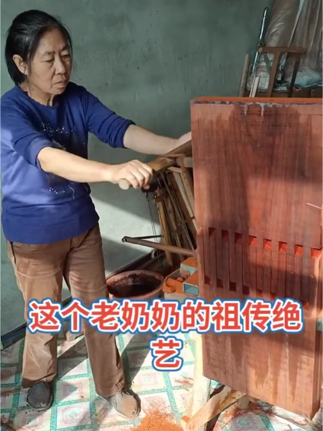 老奶奶的祖传手艺,纯手工制作榫卯将军案