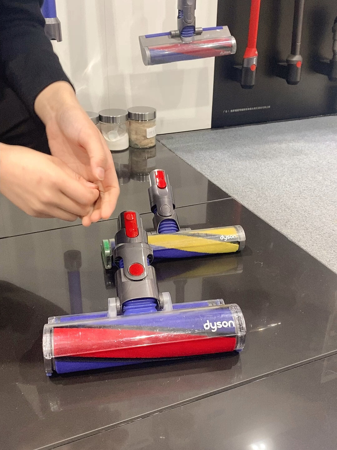 戴森吸尘器软绒吸头如何拆卸和清洗