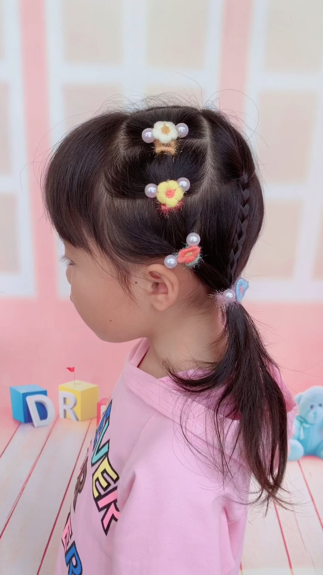 小女孩碎发多,这样扎头发,不易乱