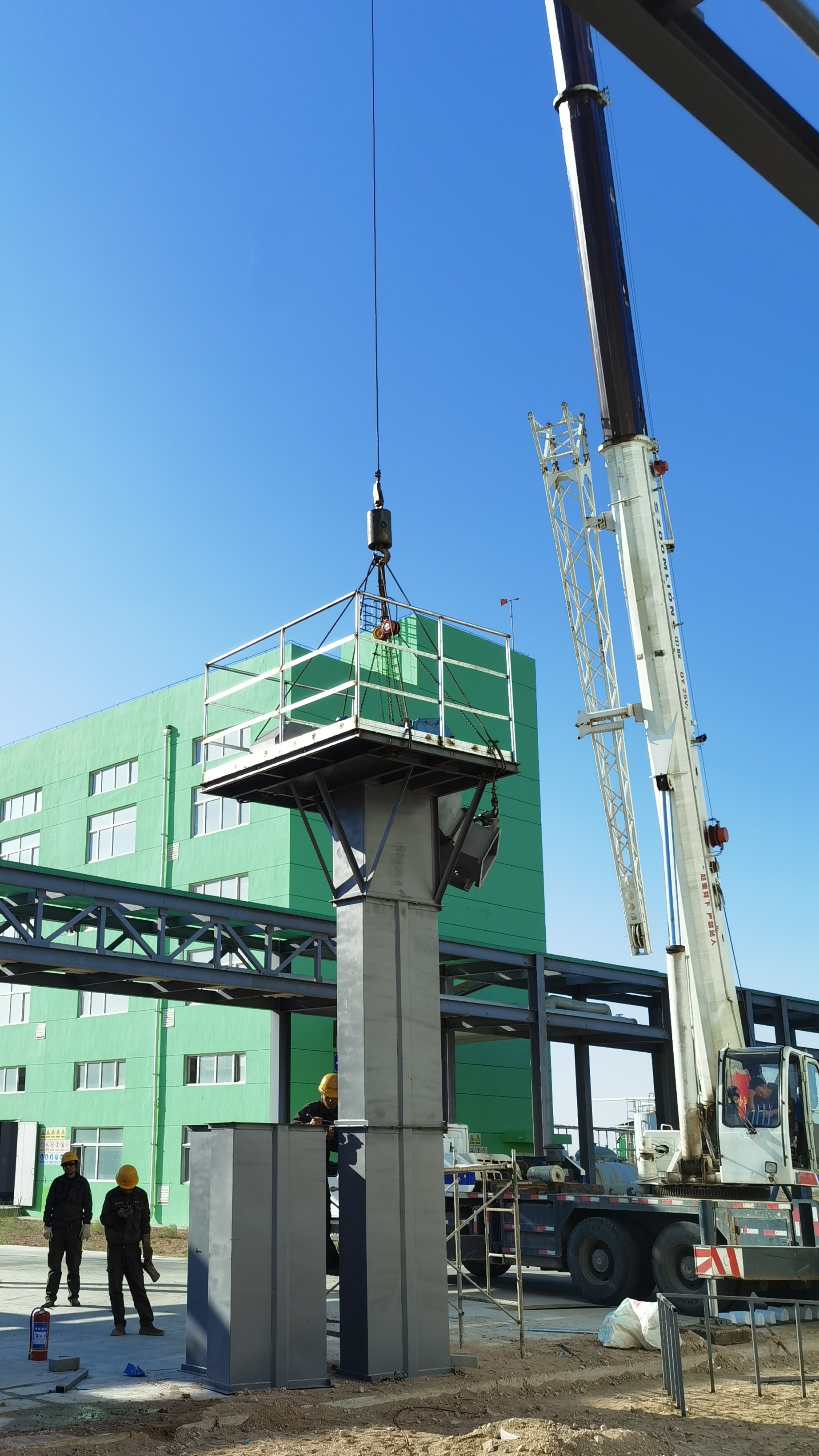 阿拉善钢丝胶带斗式提升机安装现场