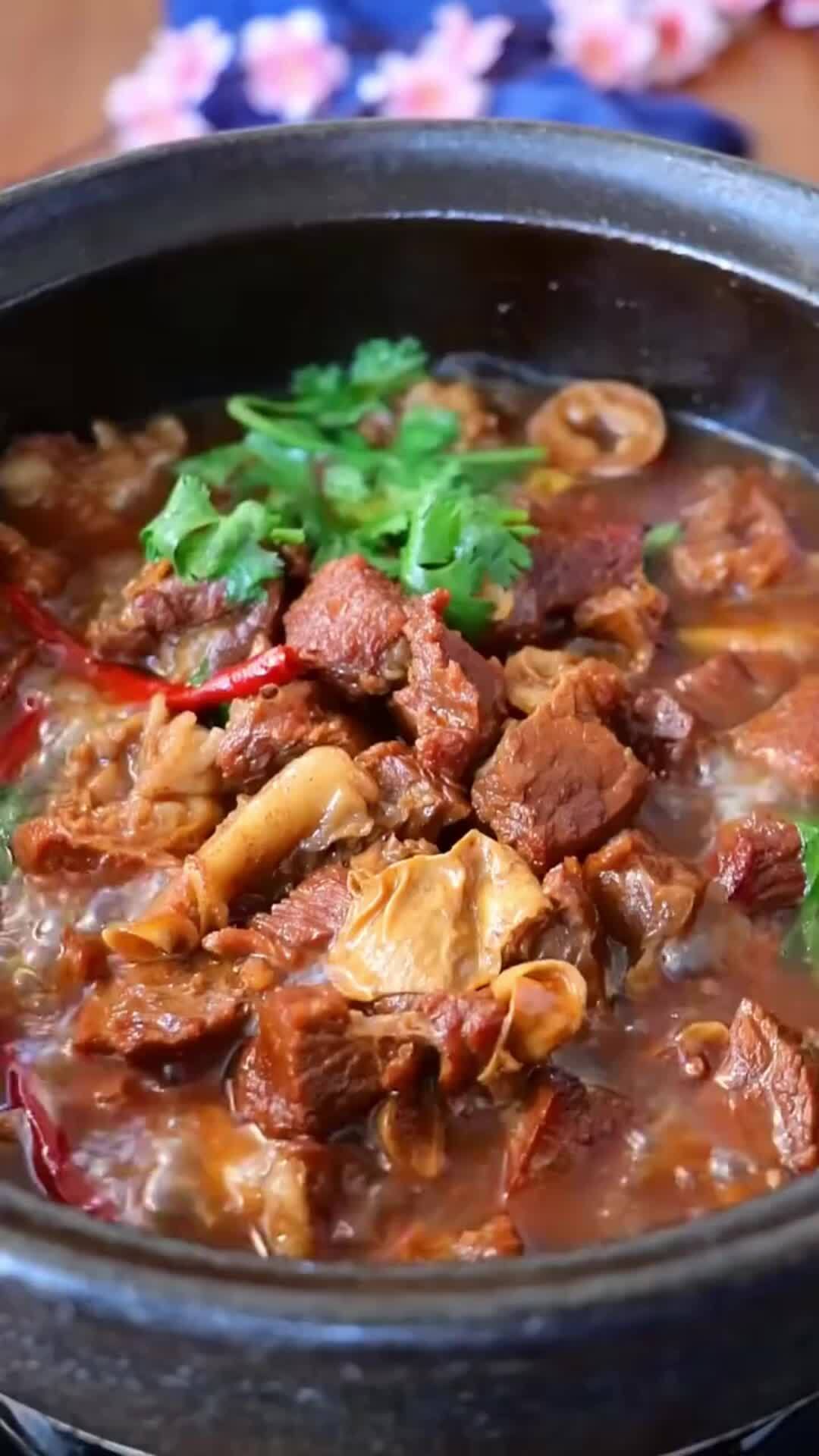 家常红烧牛肉火锅汤怎么做 如何做四川味秘制菜谱,放胡萝卜土豆