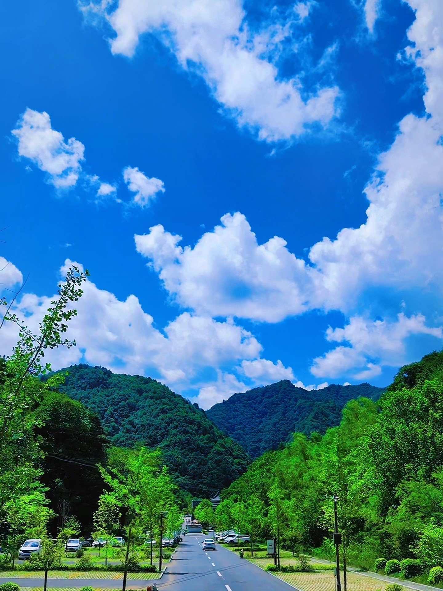 随手一拍都是美景蓝天白云定会如期而至风景如画的地方治愈系风景好山