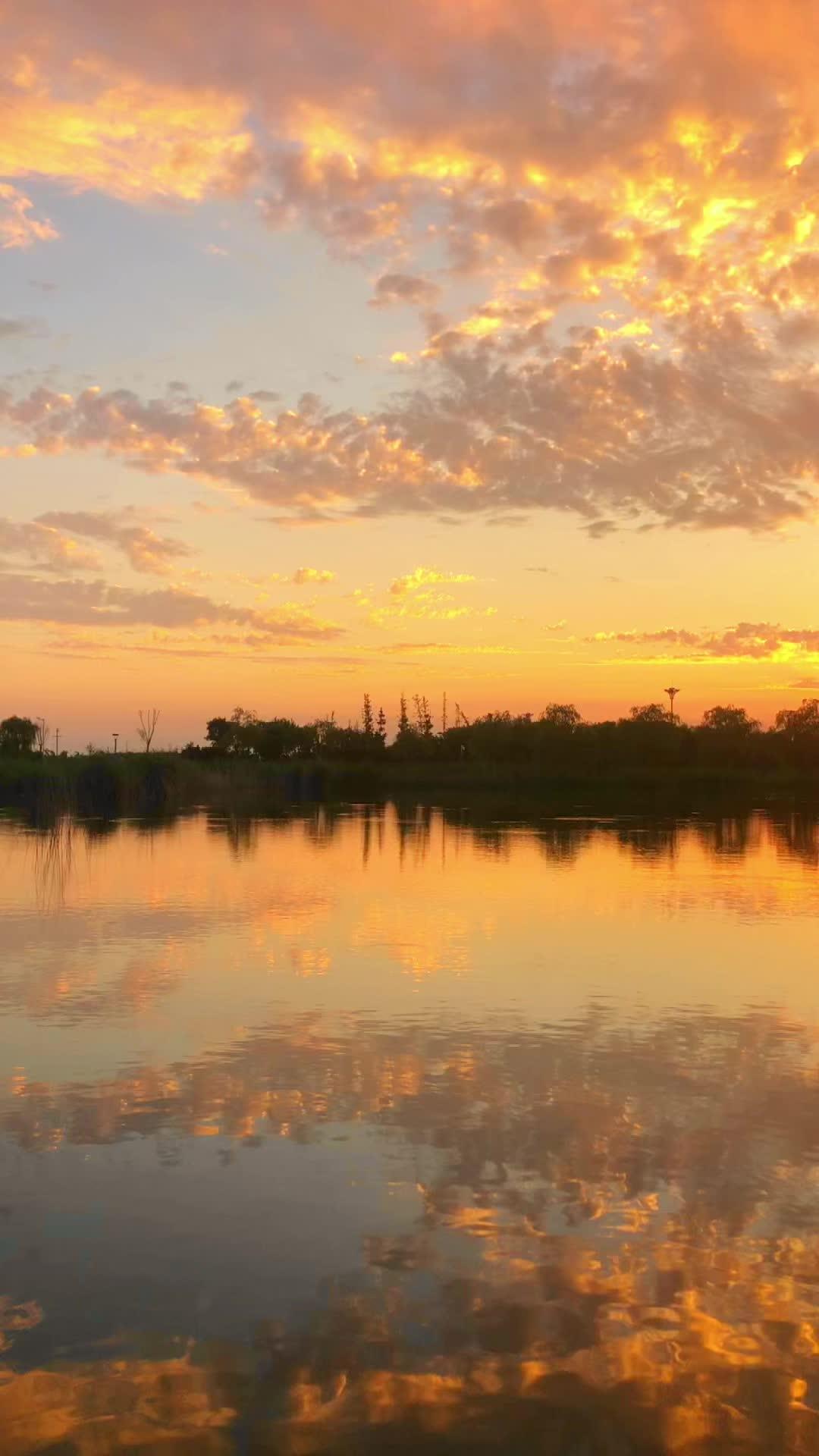 落日餘暉映晚霞一抹夕陽美如畫 日落是太陽給天空的溫柔 溫柔的晚風