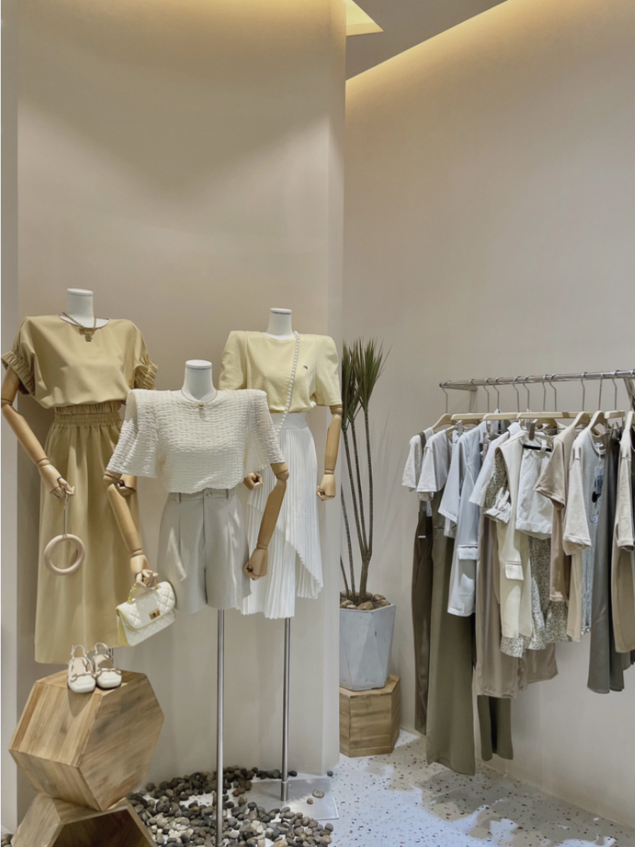网红简约风女装店实景