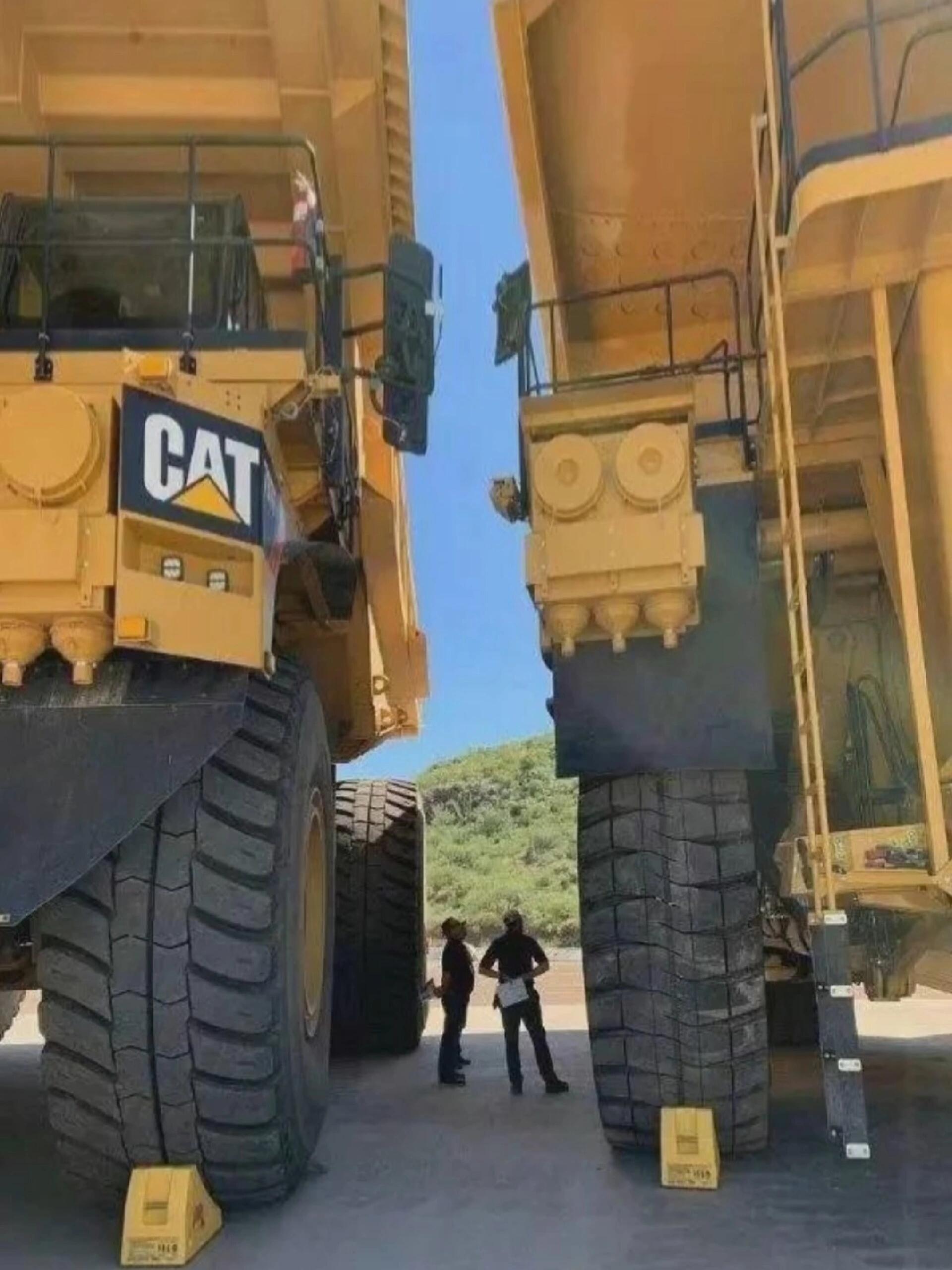 巨型采矿车