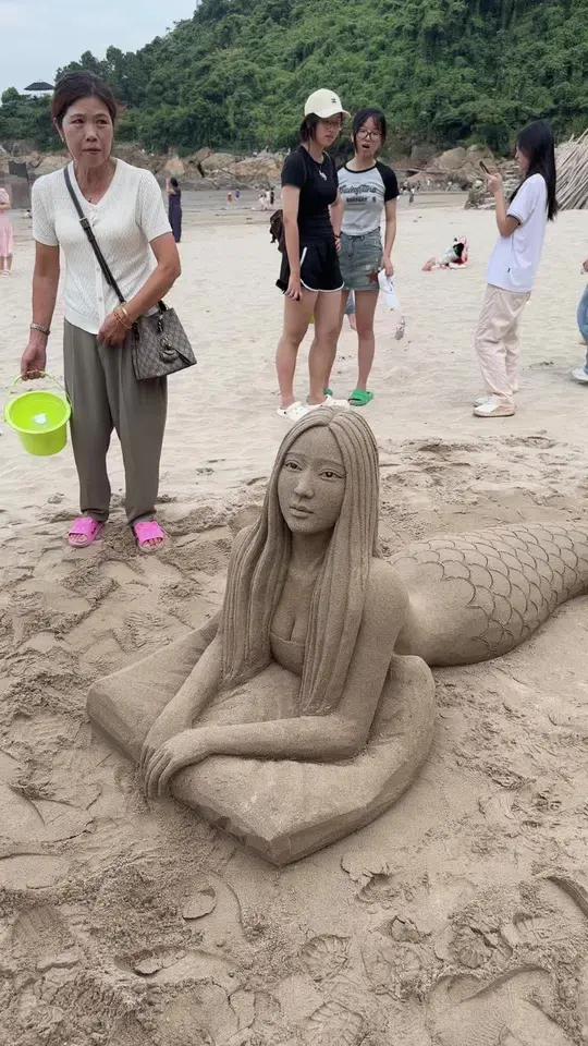 沙雕艺术 美女 美人鱼 沙滩雕塑美女美人鱼雕塑.美人鱼真的存在吗