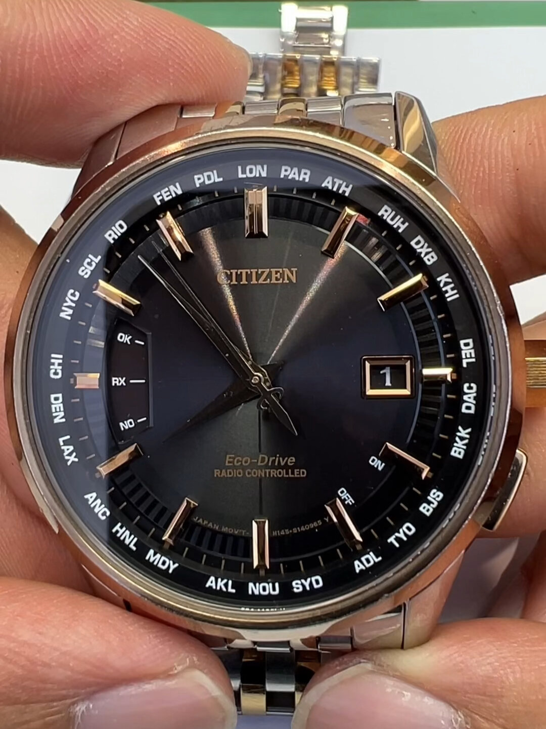 西铁城光动能手表怎么调时间?