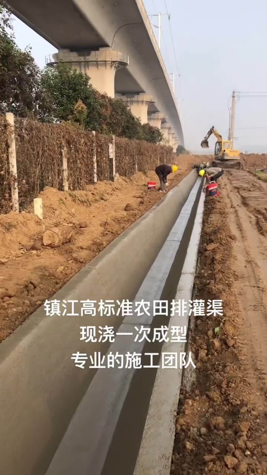 田地高标准农田灌溉渠混凝土浇筑施工现场水沟滑模机生产厂家排水沟