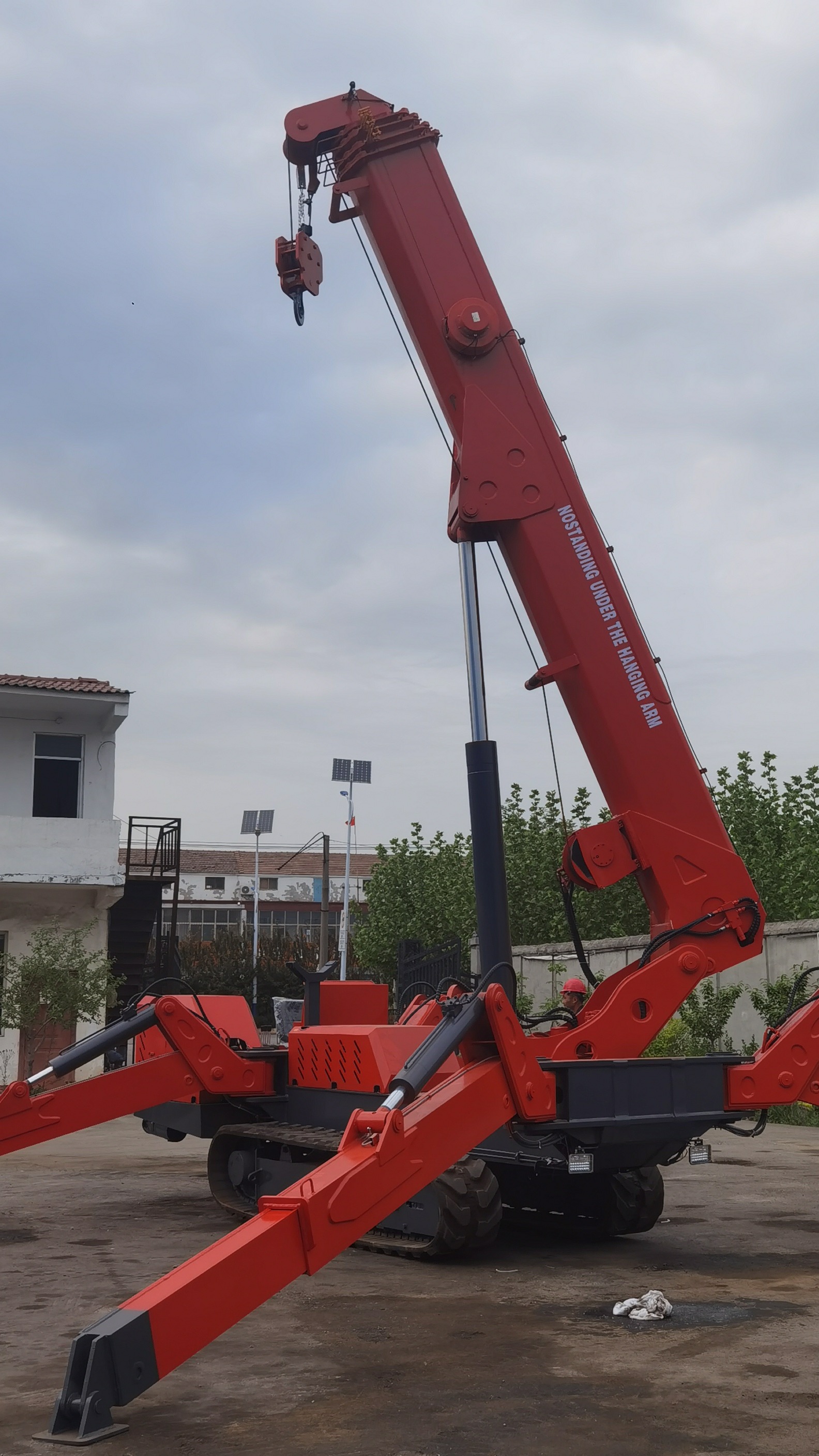 全遥控操作简单,12吨履带式蜘蛛吊