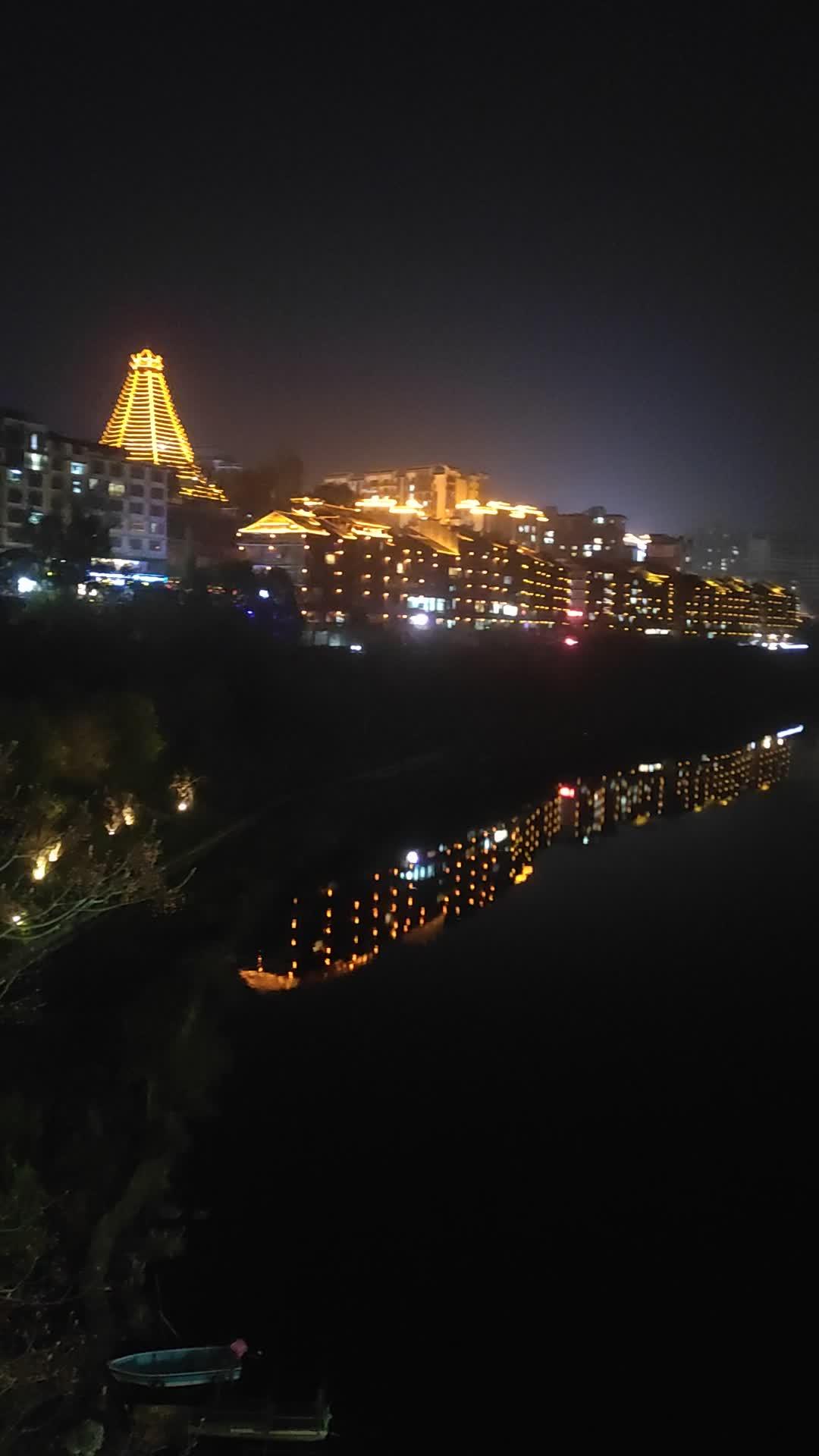 城市夜晚霓虹灯璀璨 万家灯火人间星河 随手一拍都是美景 城市风景一