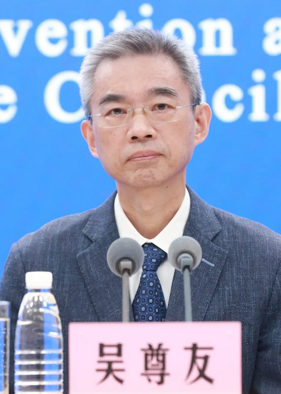 吴尊友回应抗疫3年头发全白:从这几年当中学到了很多东西-度小视