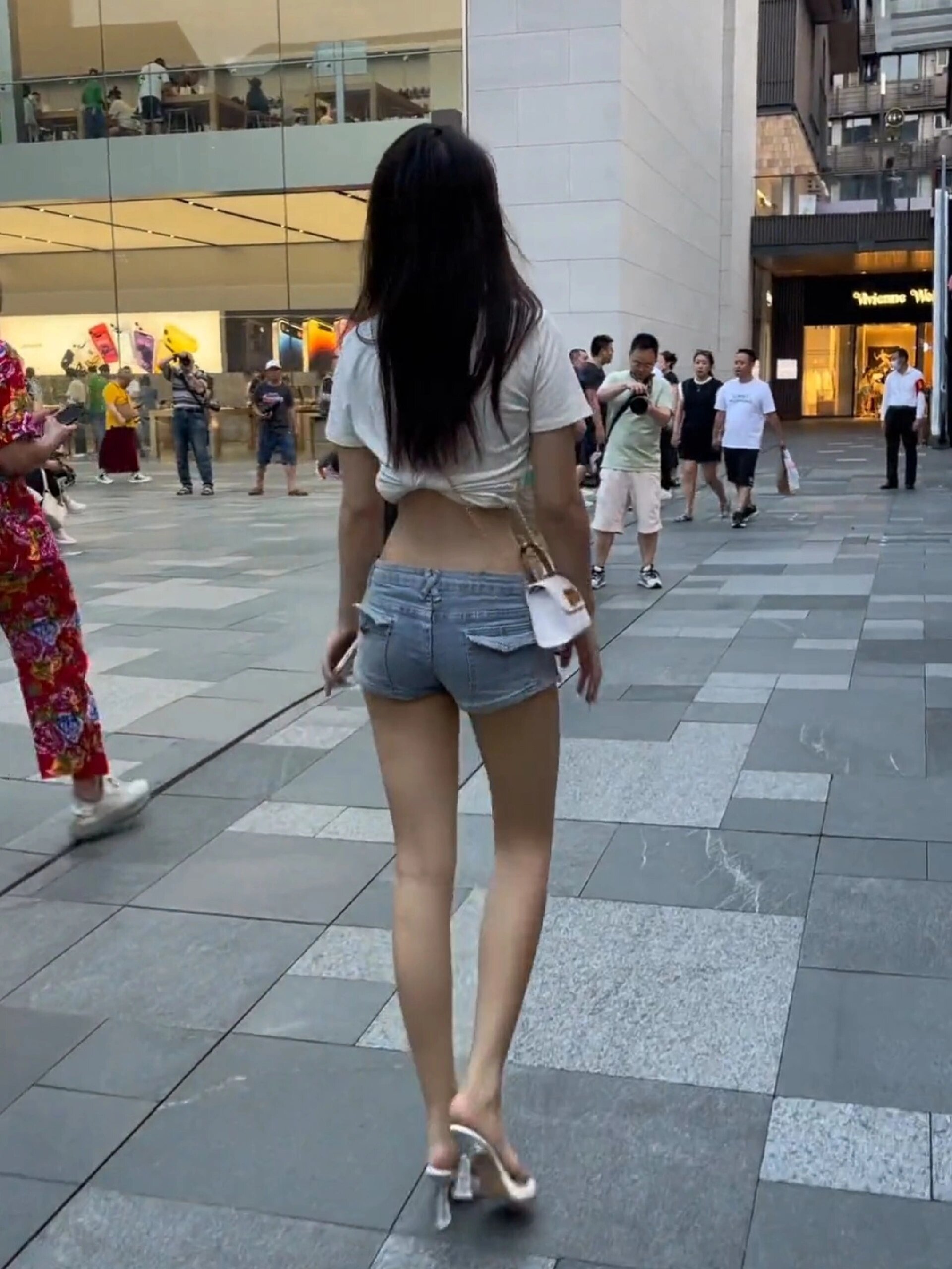 街拍时尚穿搭超短裤女百搭