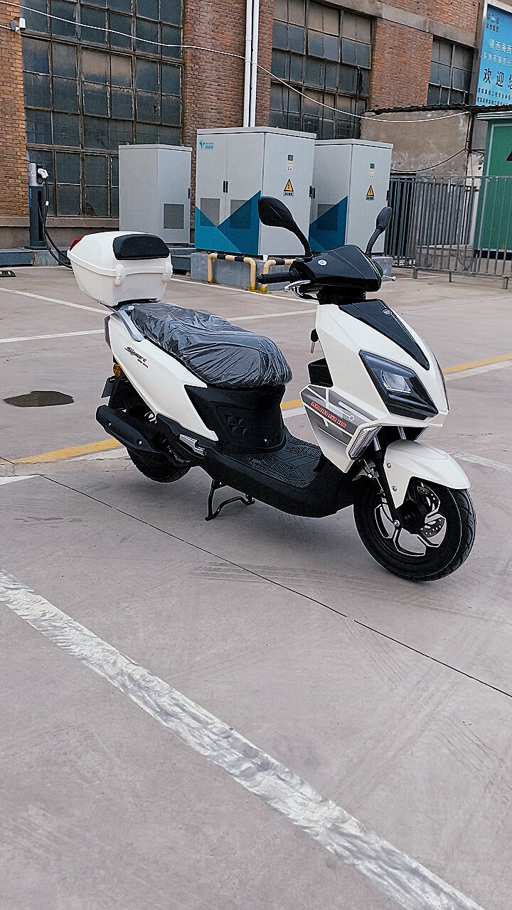 金城劲力铃木技术劲u125fi电喷踏板摩托车