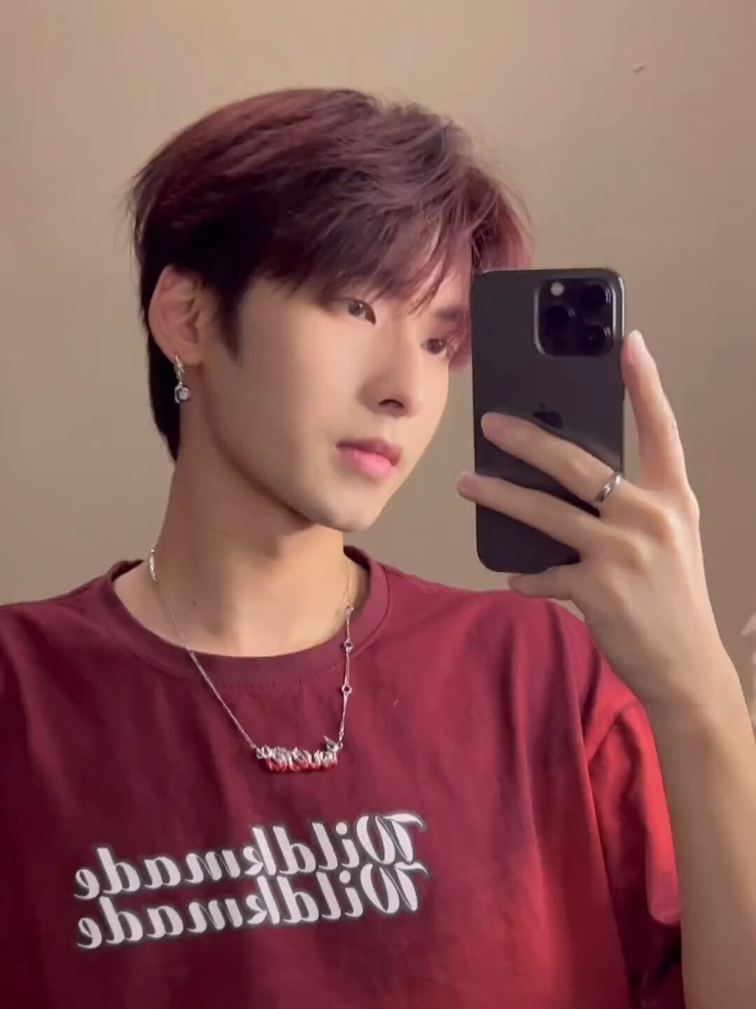 男生显白发色棕红色