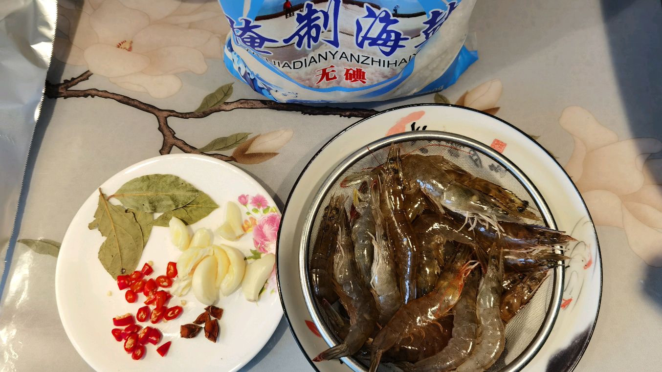 蒜香盐焗虾?最原始、最简单、原汁原味的盐焗大虾,有出海的感觉
