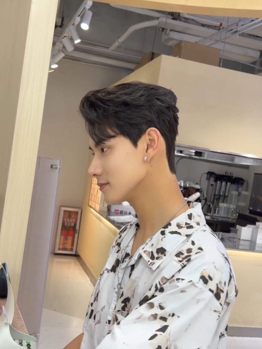 偏分发型打理技巧