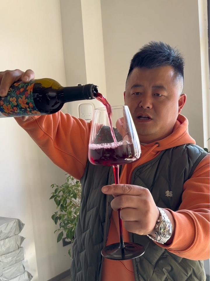 8.5度野生蓝莓酒,好喝爽口不上头