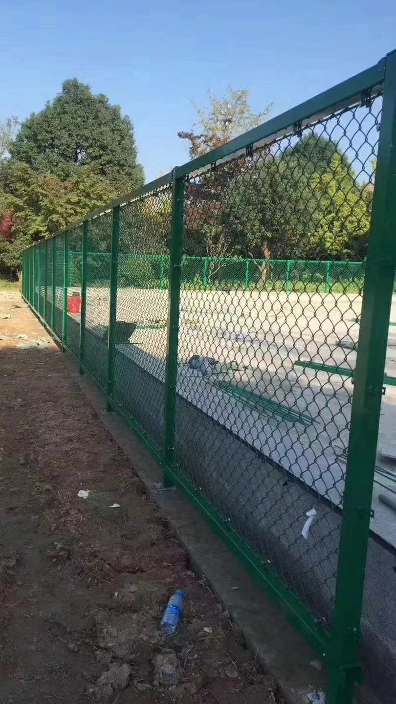 球场护栏网 室外篮球场围网成品细节的展示