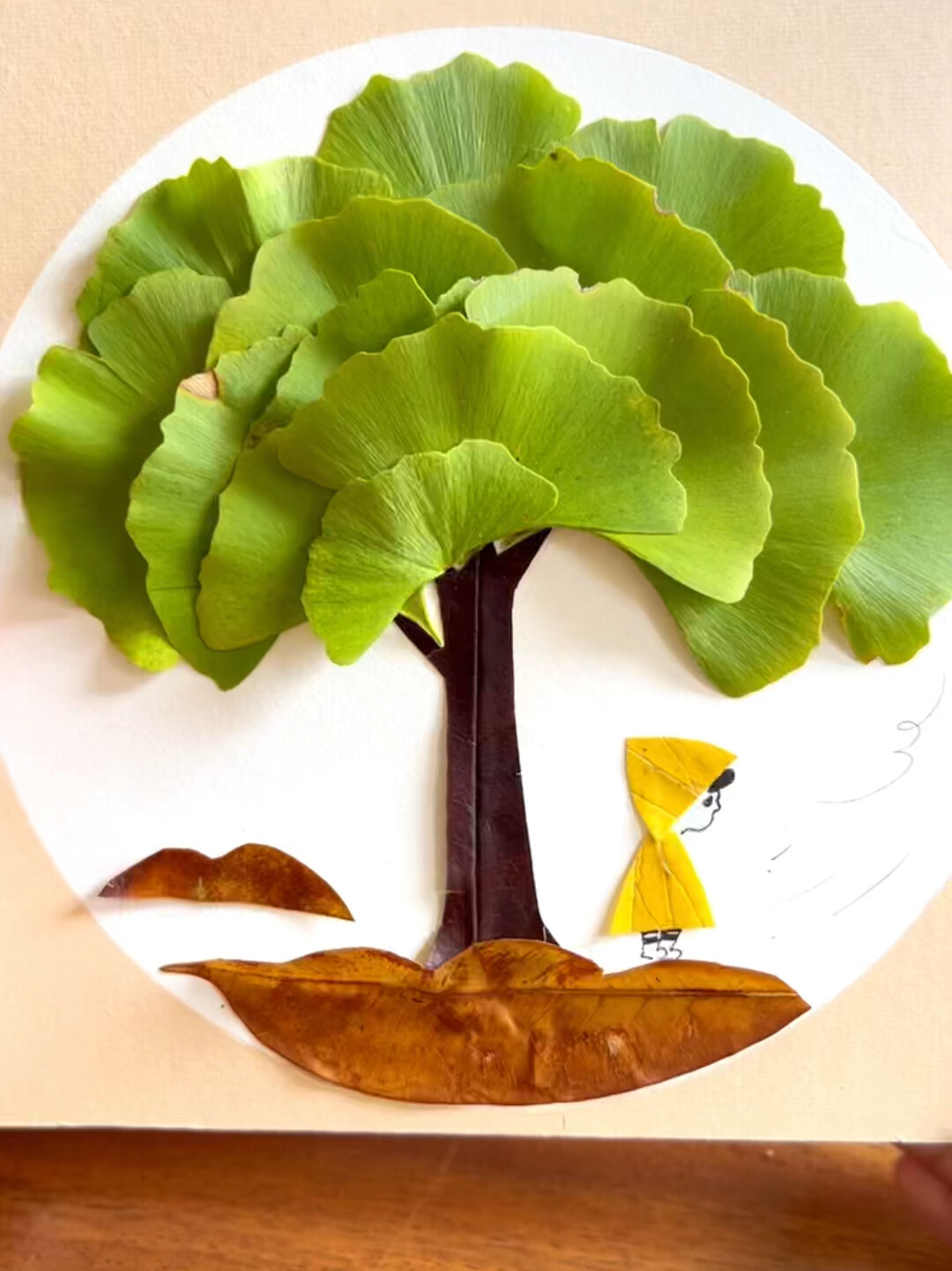 立体感很强的银杏叶贴画