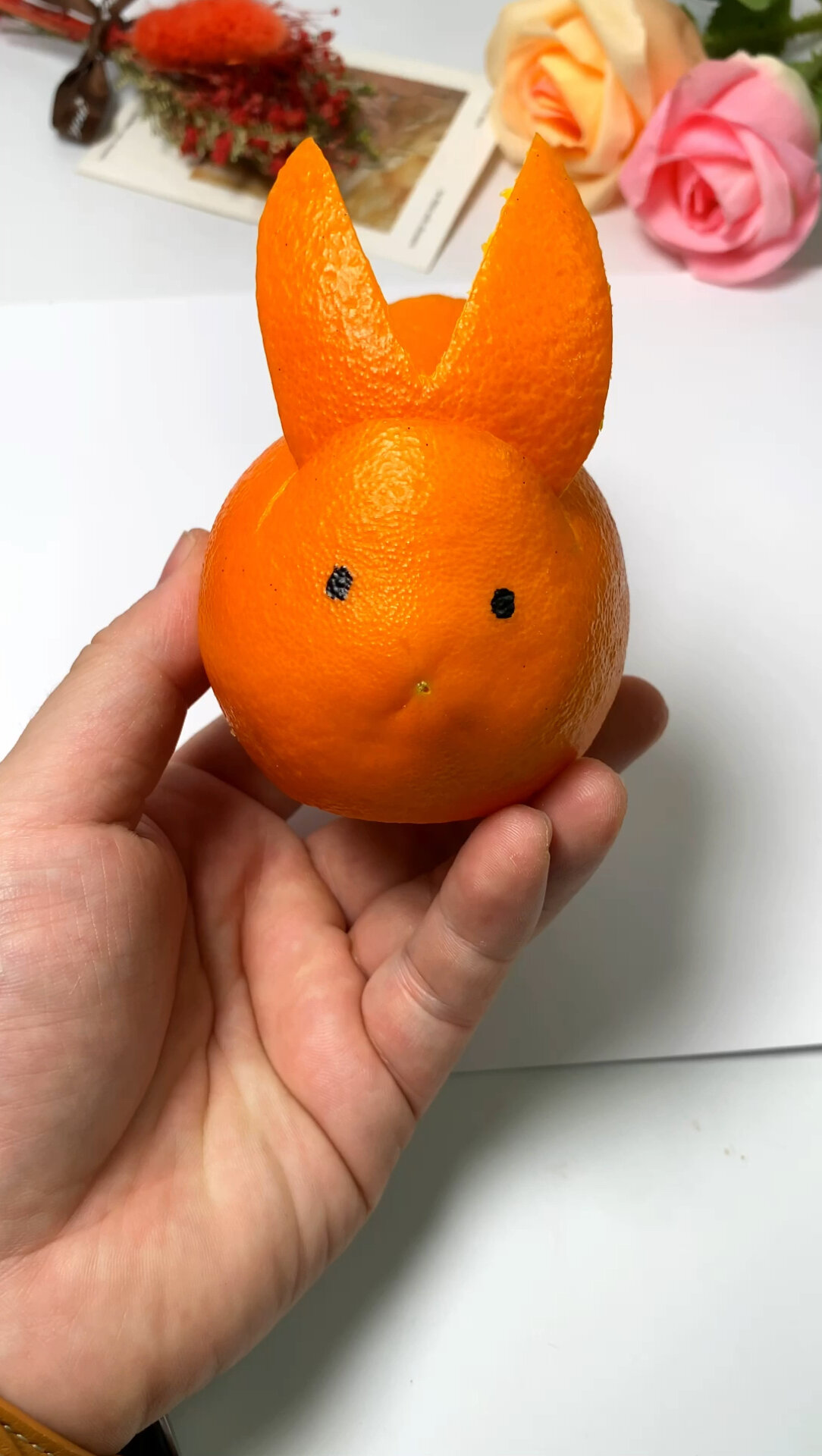 用橙子就可以制作可爱的小兔子