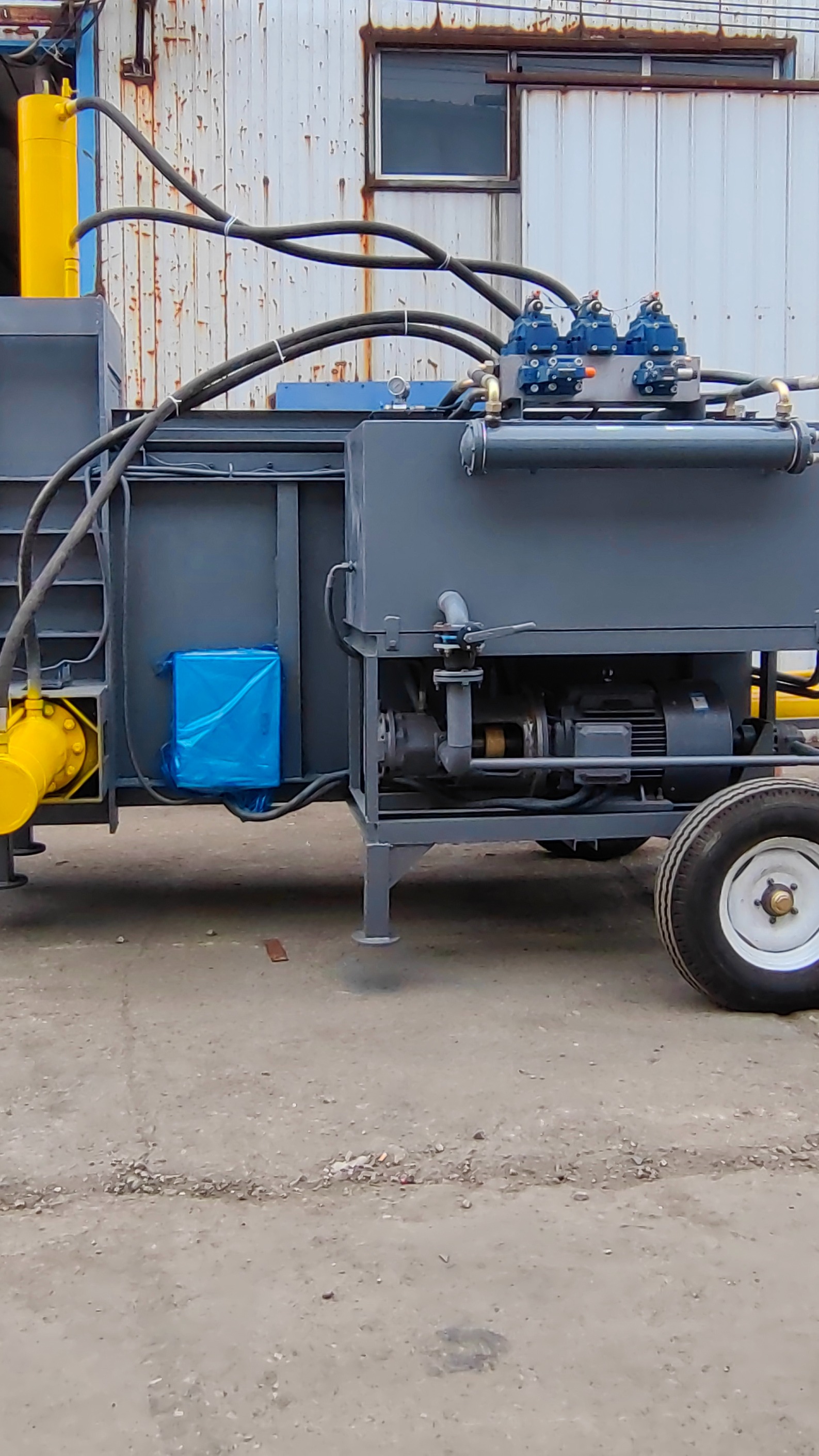 三缸青储压块机干湿两用