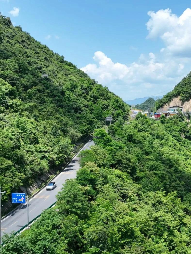 长阳火烧坪大山挡不住人们走出去的步伐,更挡不住美好生活的向往 旅行