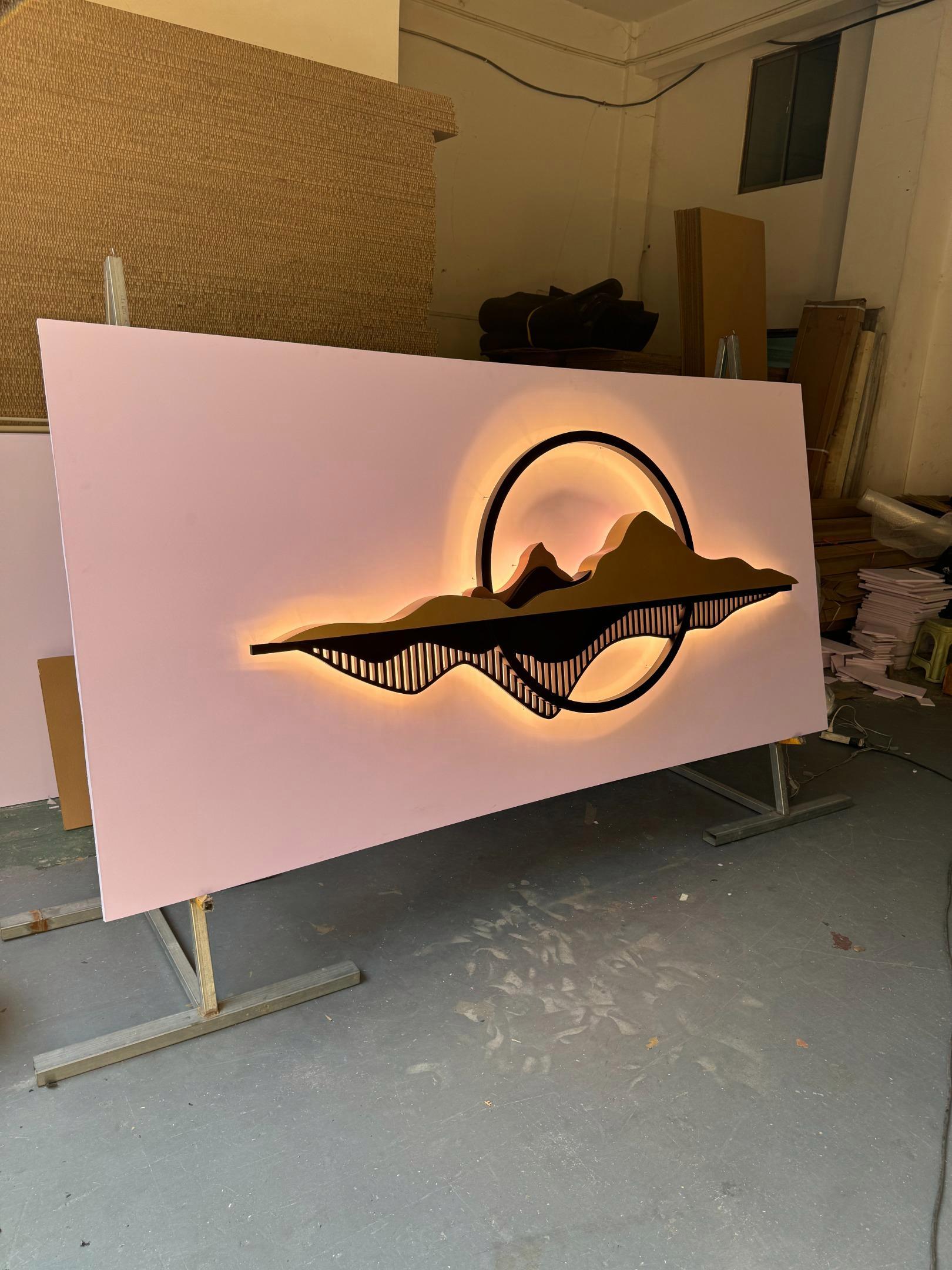 今天给大家分享一点不一样的一款景墙设计,这款影壁墙呢做的是 山水层