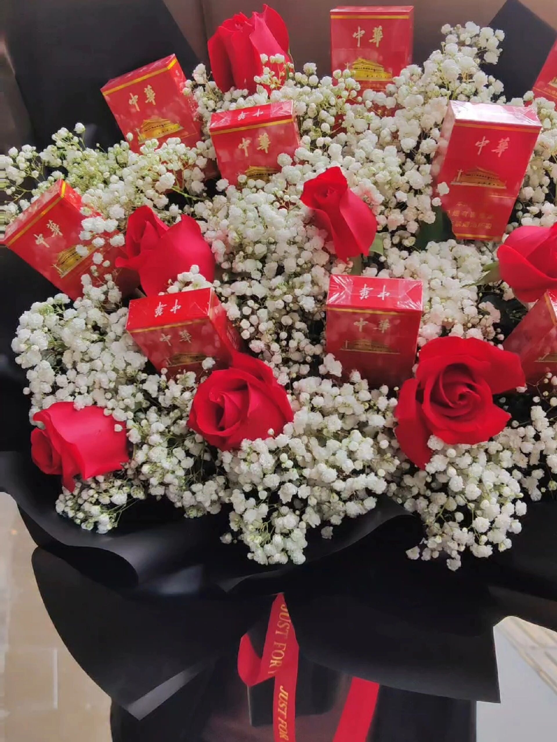 属于男士的仪式感,玫瑰中华香烟花束