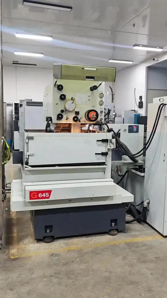 庆鸿64慢走丝两台,有台是直线电机的,有老板喜欢吗