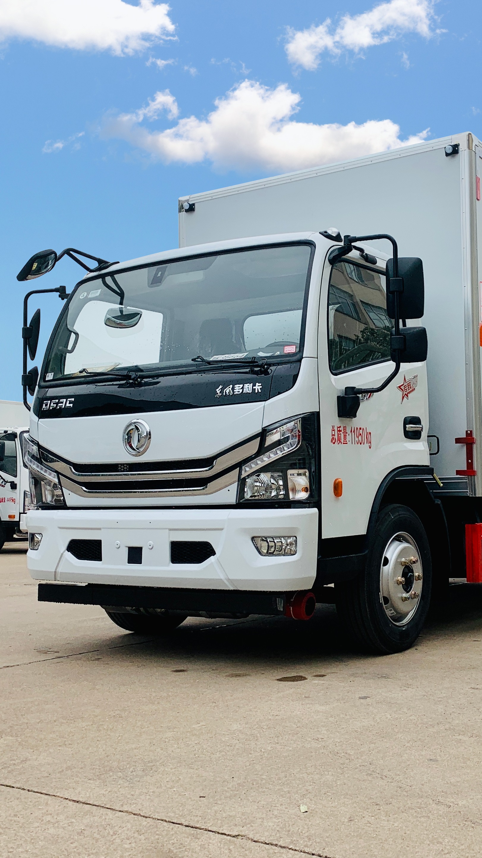 东风多利卡d7易燃气体厢式运输车-度小视