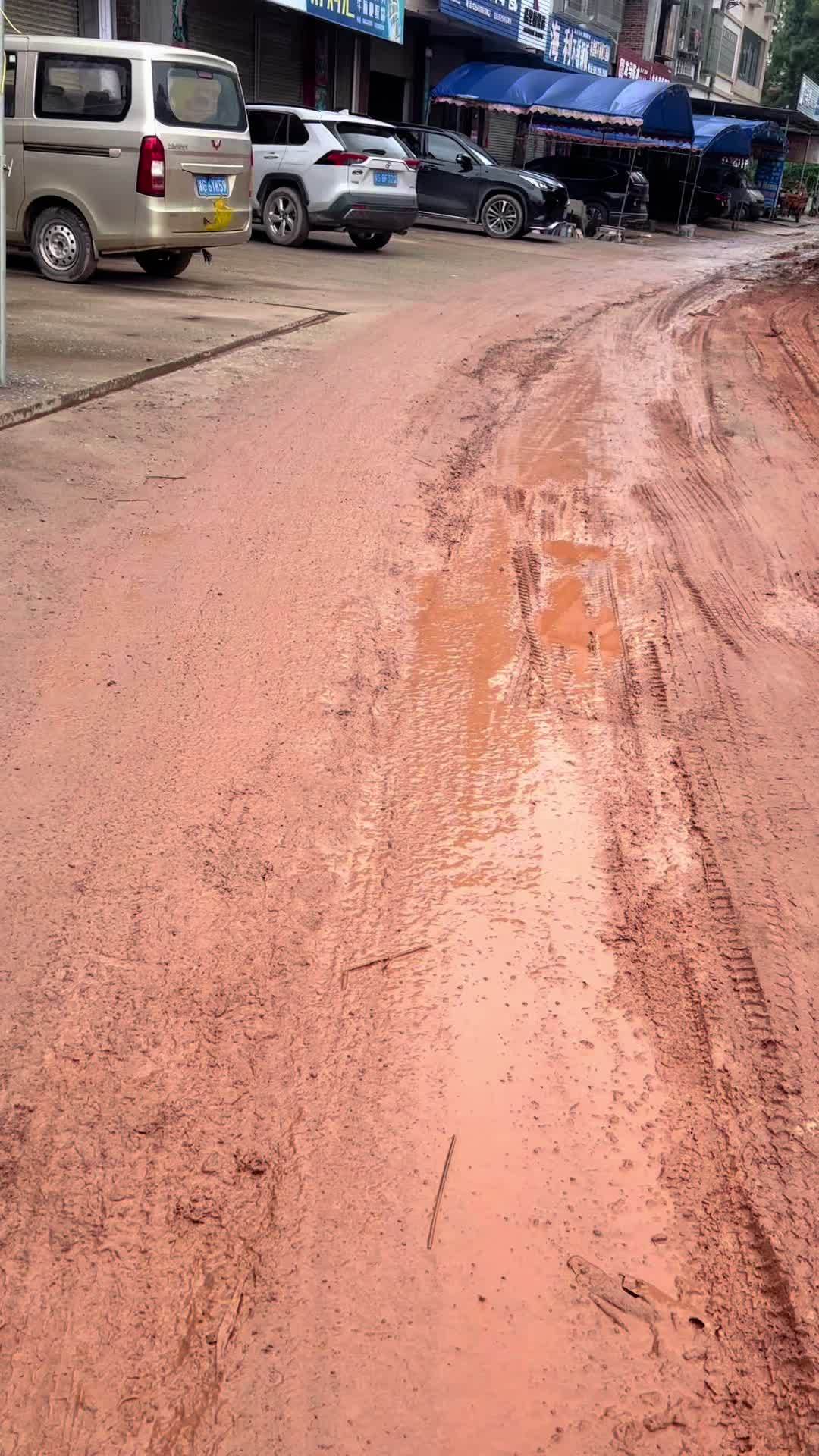 你们多久没走过这种路了?泥巴路 乡村道路