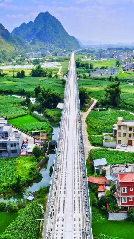 贵南高铁广西河池都安高岭 贵南高铁 大山深处自然美 行走山水间 航拍