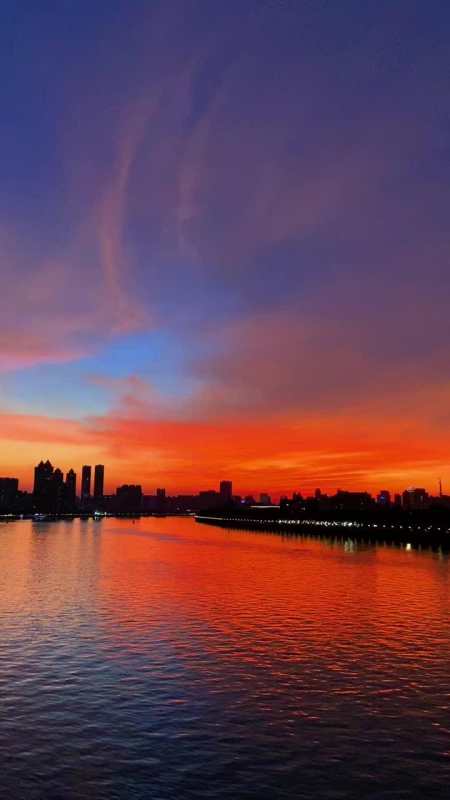 11.84万贝利亚新买的跑车,就剩4个轮胎了,看你还敢嚣张!4.