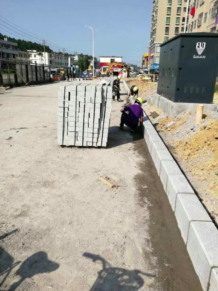 厂家定制混凝土路沿石市政工程混凝土马路牙子立道牙加工