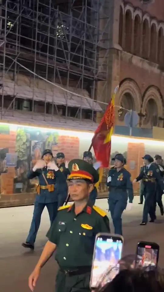 越南阅兵女子方阵有点多