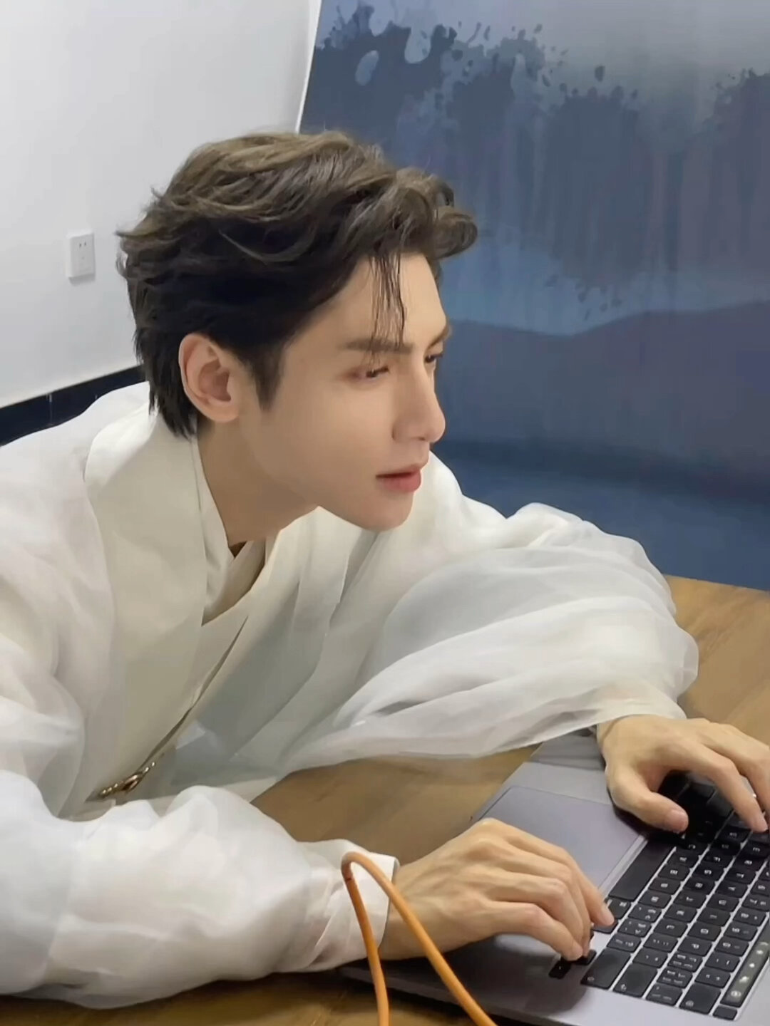 认真工作的男人最帅了!