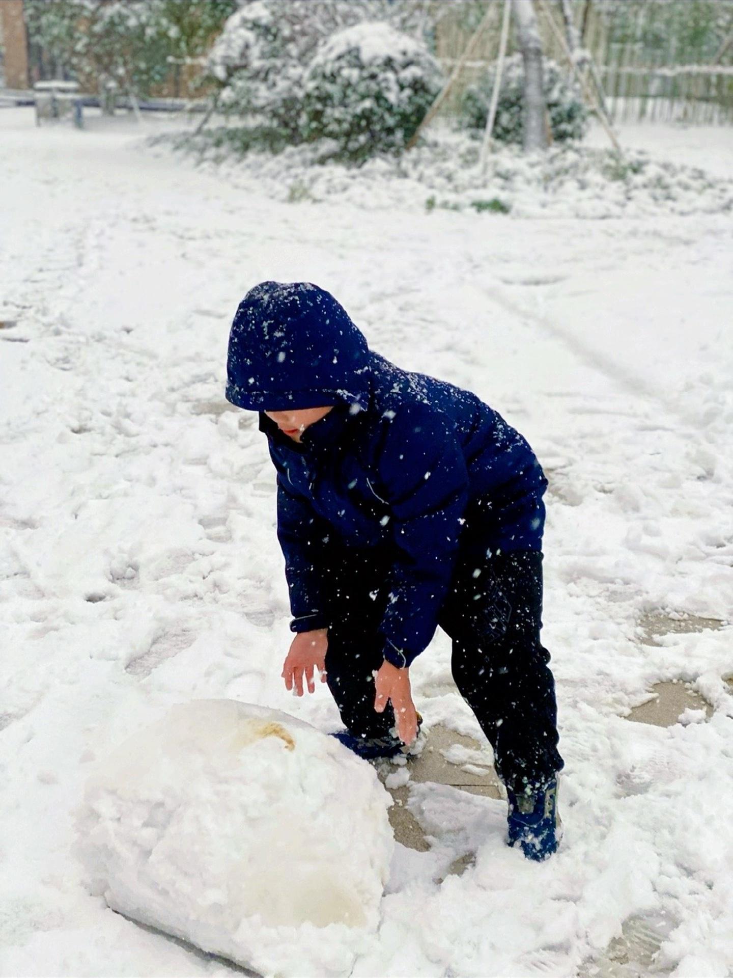 玩雪的照片真实图片