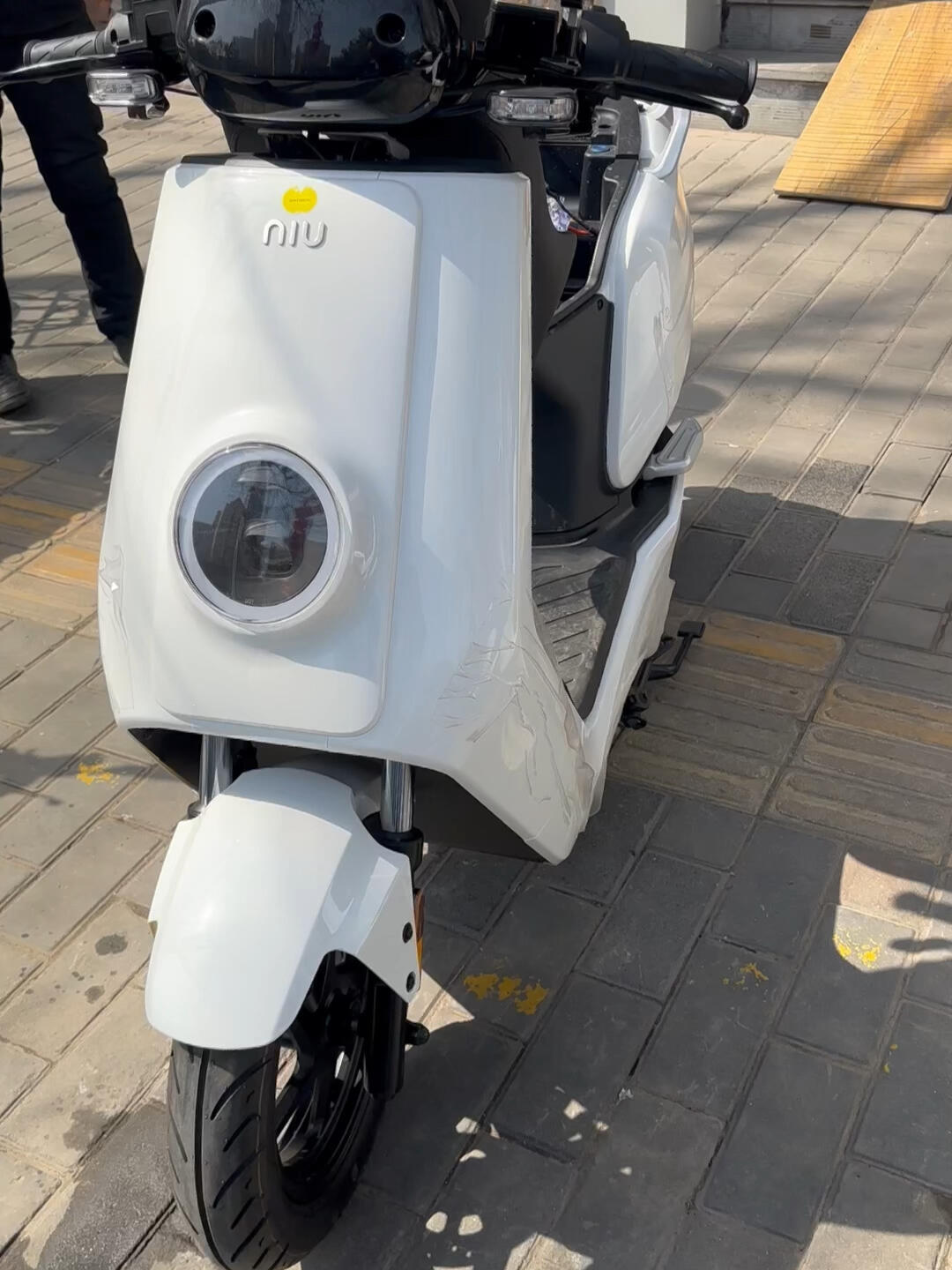 小牛电动车配备60v50ah锂电池续航150公里