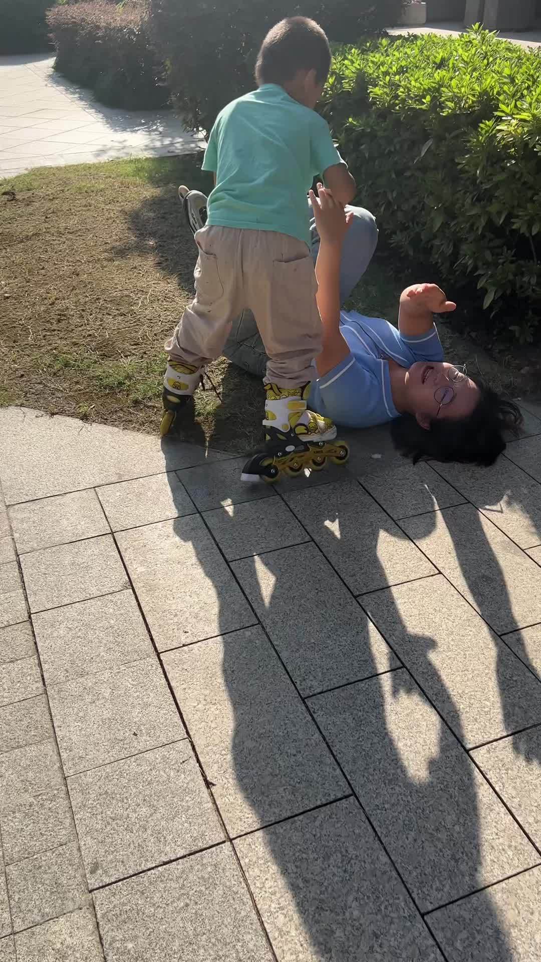 选择学轮滑,就得接受摔倒,选择创业,就得接受困难