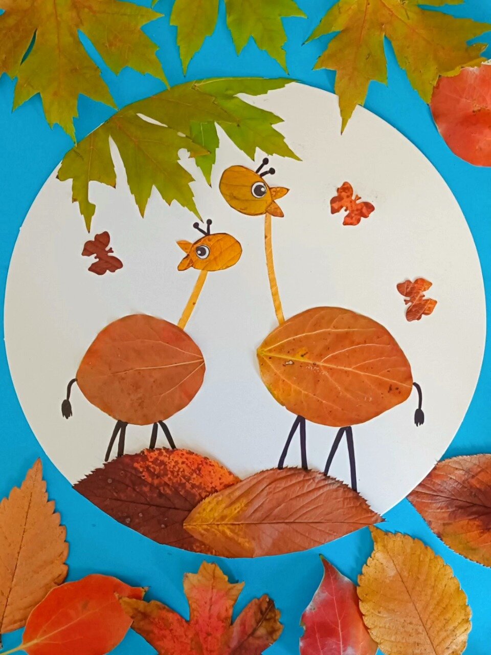 树叶贴画《长颈鹿》